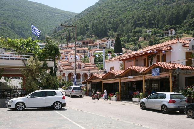 Trizina - Tavernas and cafes around the village square 